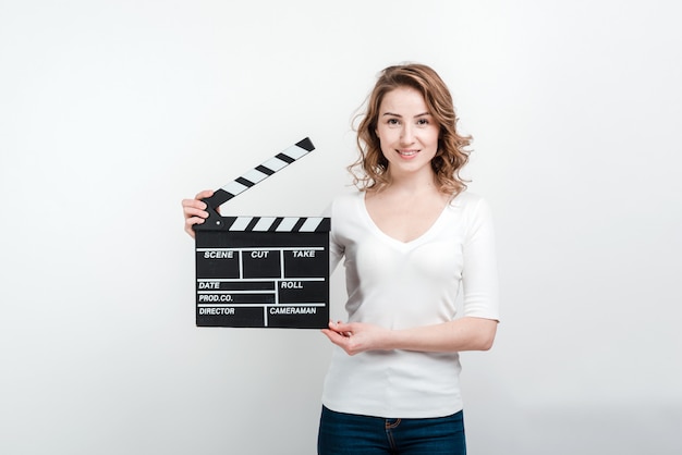 Femme souriante, tenue, film, board.