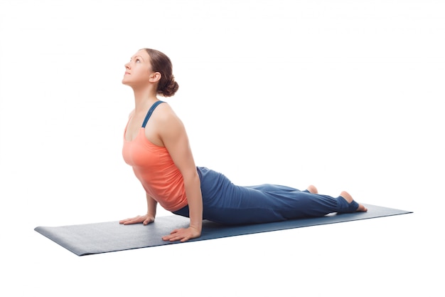 Femme sportive yogini fit pratique le yoga asana Urdhva mukha svanas