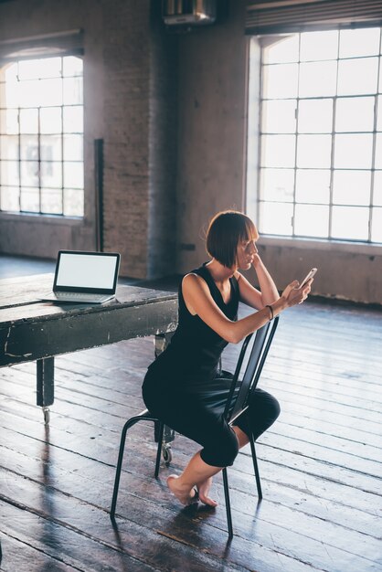 femme en studio