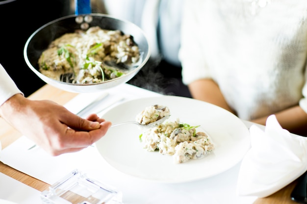 Photo femme, table, restaurant