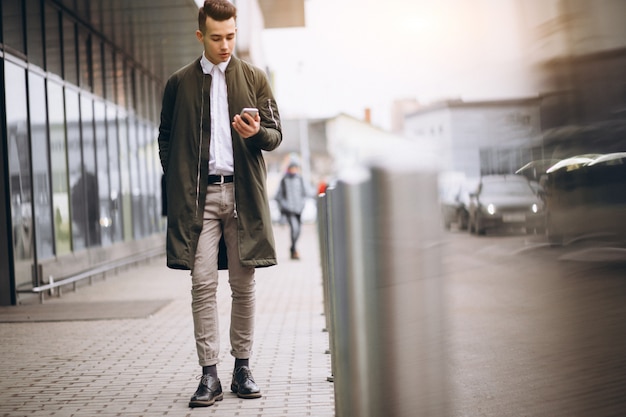 Femme avec téléphone