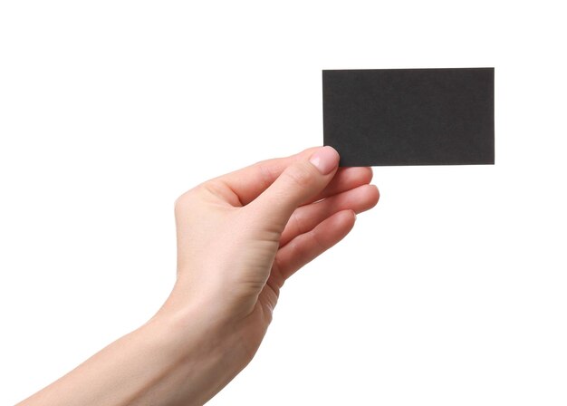 Femme tenant une carte de visite blanche sur fond blanc en gros plan Espace pour le texte