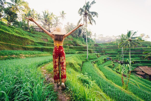 Femme à la terrasse de riz de Tegalalang à Bali