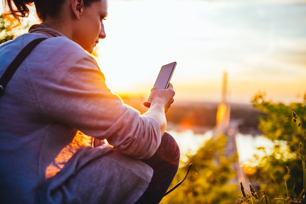 Femme, utilisation, smartphone