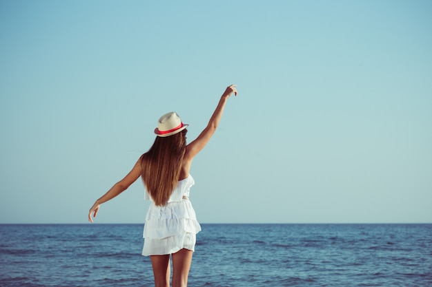 Femme de vacances d&#39;été