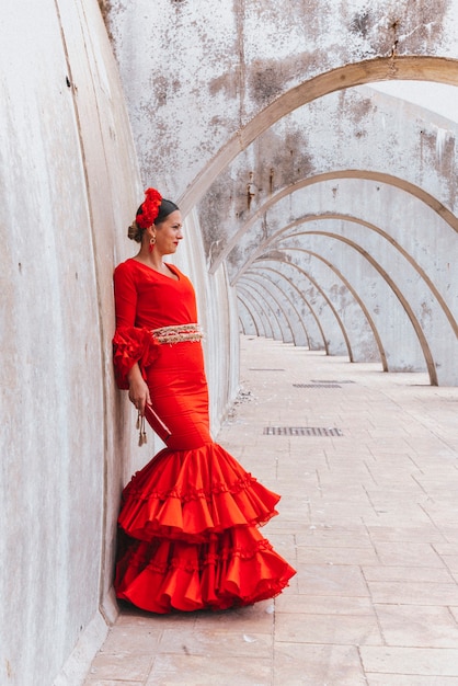 Femme Vêtue De Rouge Danse Flamenco à Malaga