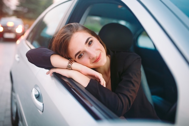 Femme en voiture