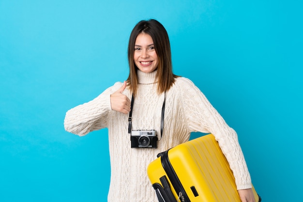 Femme de voyageur avec valise