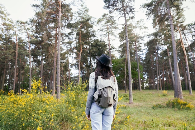 Femme voyageuse