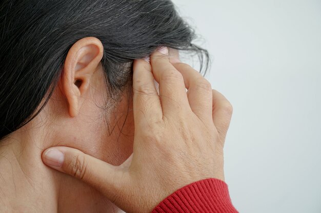 Femmes âgées souffrant de migraines