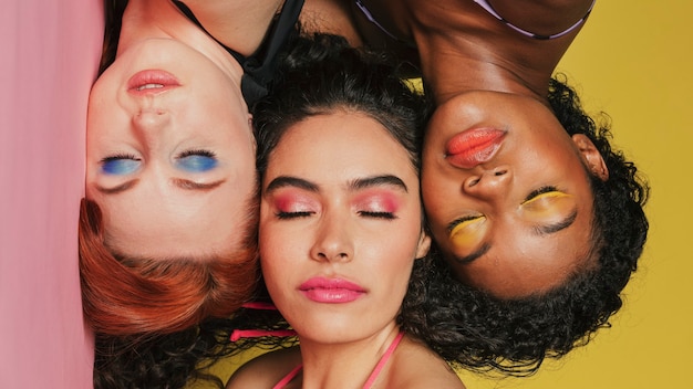 Photo femmes de couleur et de diversité beauté d'été tourné