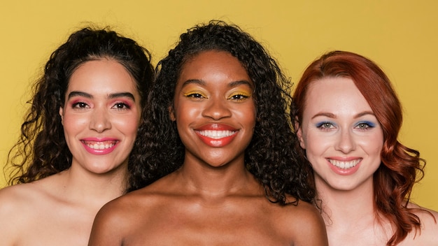 Photo femmes de couleur et de diversité beauté d'été tourné