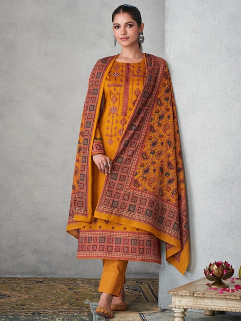 Les femmes Kurti avec Pant amp Dupatta