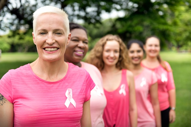 Photo femmes luttant contre le cancer du sein