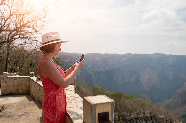 Les femmes en montagne au Mexique font la photo. photo de haute qualité