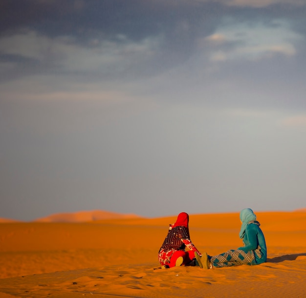 Les femmes nomades sur le désert du Sahara Maroc