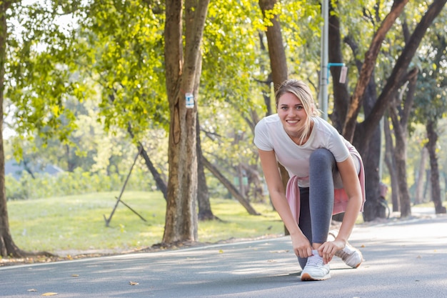 Les femmes se préparent à courir.