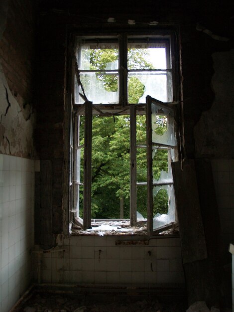 Photo fenêtre ouverte de la maison