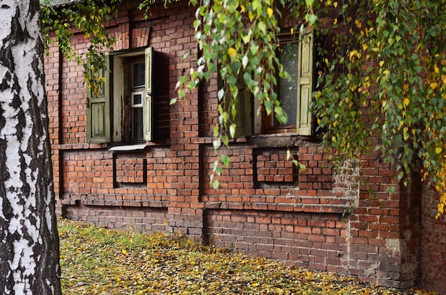 Fenêtre d&#39;une vieille maison russe