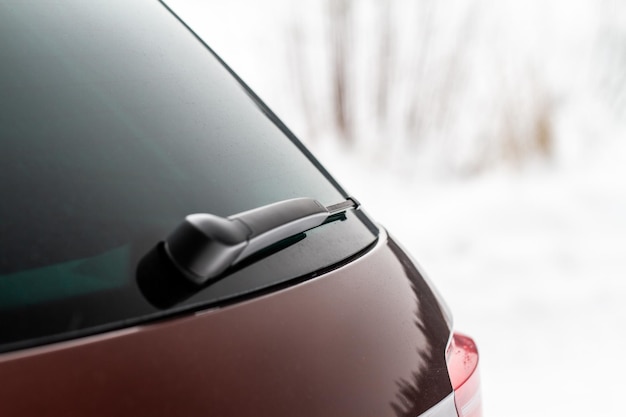 Fenêtre de voiture arrière d'hiver Un essuie-glace de voiture nettoie la lunette arrière