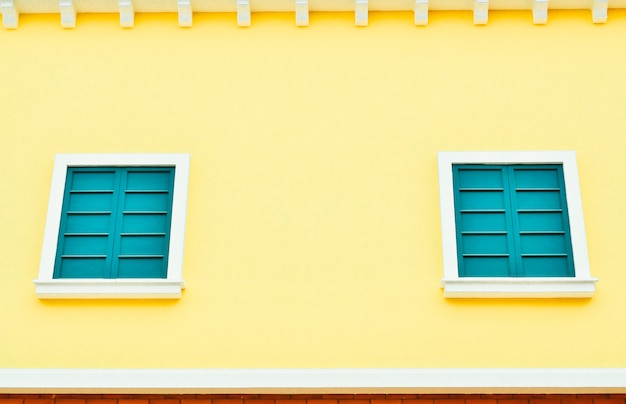 Fenêtres de la maison en bois