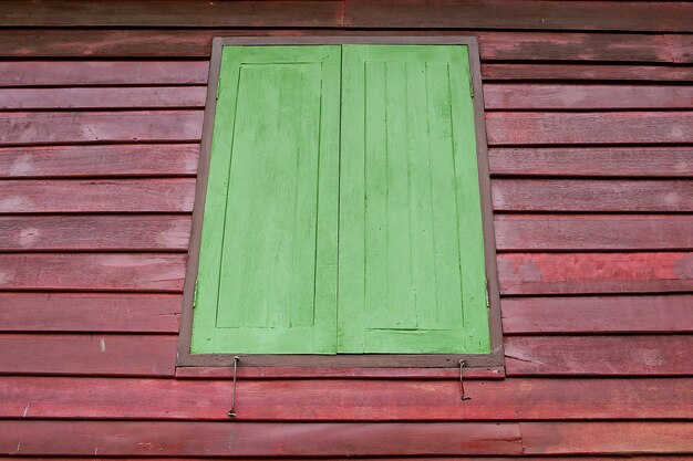 Fenêtres vertes en bois ancien, arrière-plans de textures de bois vieux