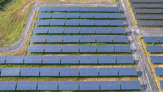 Ferme d'énergie solaire vue par un droneTechnologie de l'énergie verte