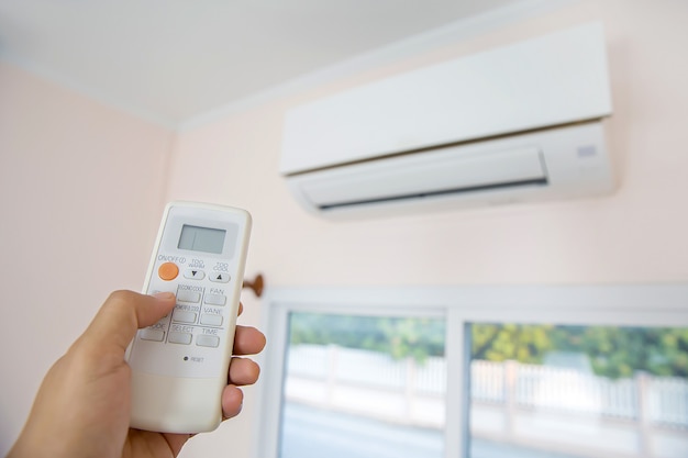 Fermer la main et la climatisation de la télécommande.