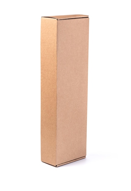 fermeture d'une pile de boîtes en carton sur un fond blanc avec un chemin de découpage