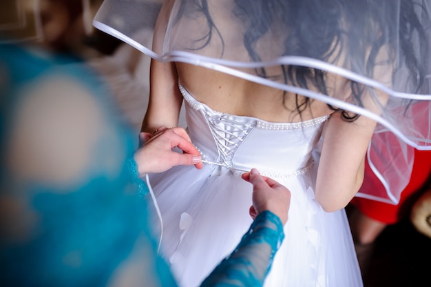 Photo fermeture d'une robe de mariée