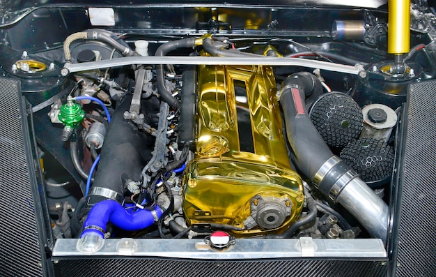 Fermez les détails colorés du moteur de voiture Modification du moteur turbo