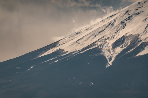 Fermez le sommet de la montagne Fuji avec la neige recouverte de neige, fujisan