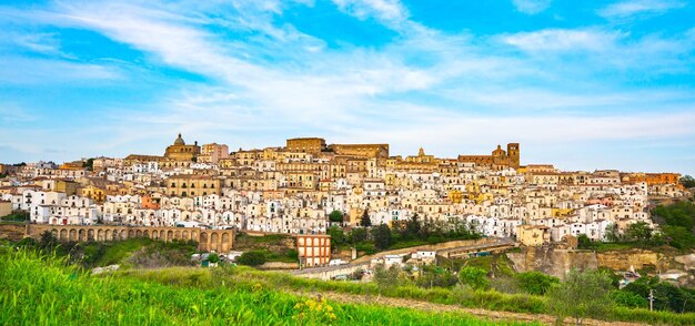 Photo ferrandina panoramique blanche de la vieille ville de matera basilicata en italie