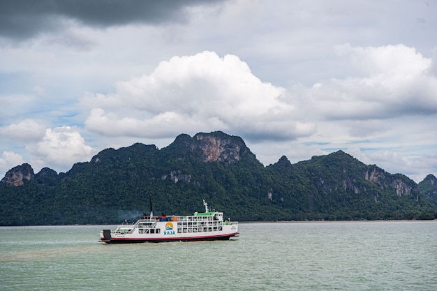 ferries. traversée vers Koh Samui. Traversier