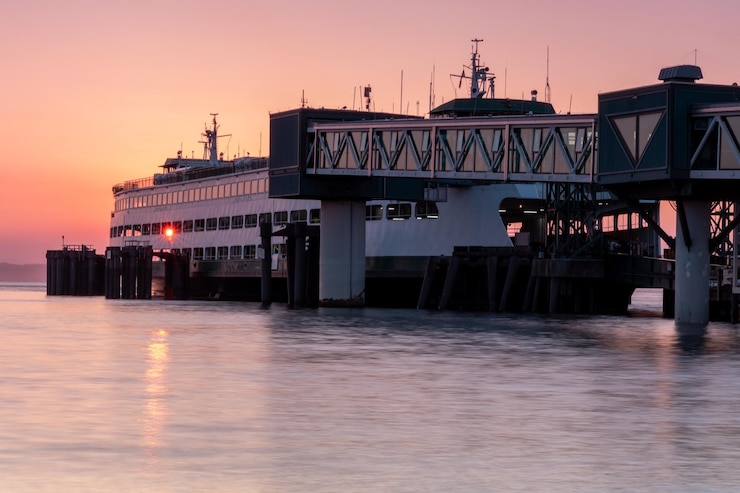 Photo le ferry baisé par le soleil