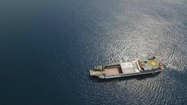 Photo ferry dans la mer gilimanuk bali indonésie