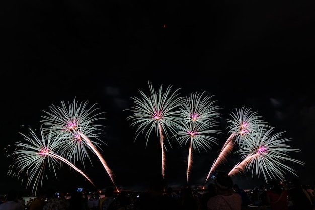 Photo festival de feux d'artifice à pattaya, thaïlande