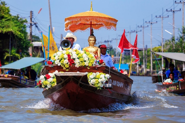 Festival de Sonkran au canal de Damnoen saduak