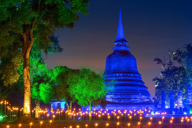 Festival de Sukhothai Co Lamplighter Loy Kratong au parc historique de Sukhothai en Thaïlande