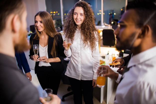 Fête de bureau du nouvel an