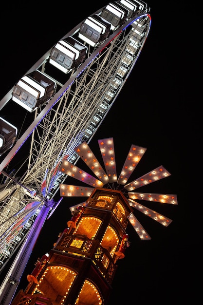 Fête foraine à minuit à Paris