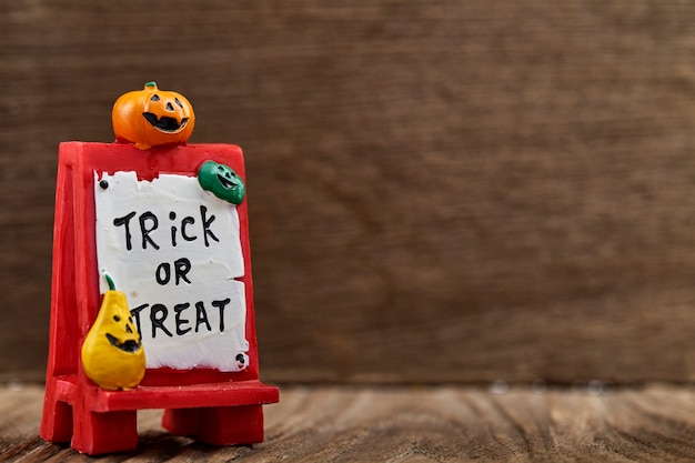 Photo fête d'halloween sur fond en bois