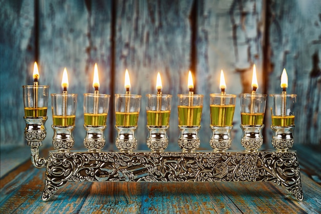 Fête juive des lumières symbole de vacances Hanoukka menorah