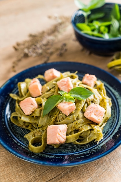 fettuccine aux épinards au saumon