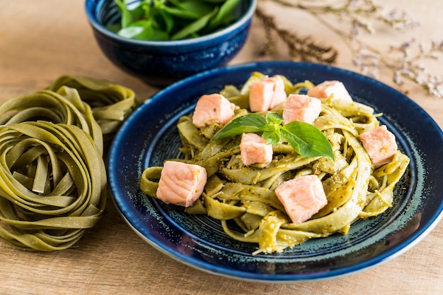 fettuccine aux épinards au saumon