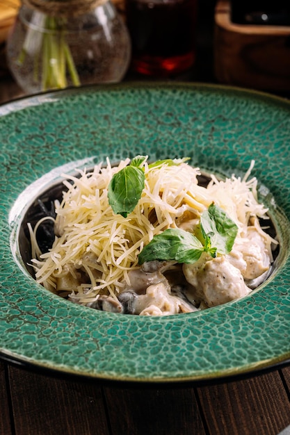 Fetuchini sauce crème gourmande au poulet et champignons