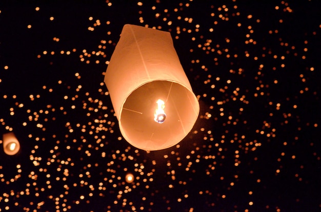 Feu de ballon en Thaïlande