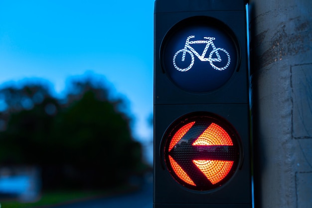 Un feu de circulation pour les cyclistes interdit la circulation