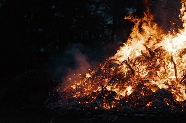 Feu de joie la nuit