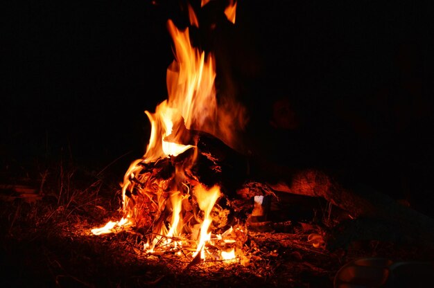 Photo feu de joie la nuit